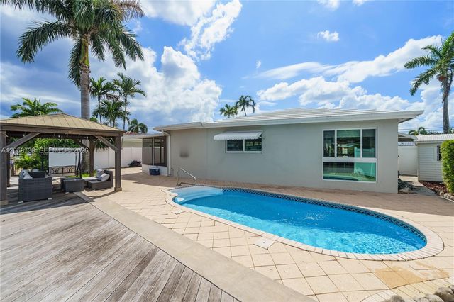 2424 NE 18th Ave, Wilton Manors, FL 33305