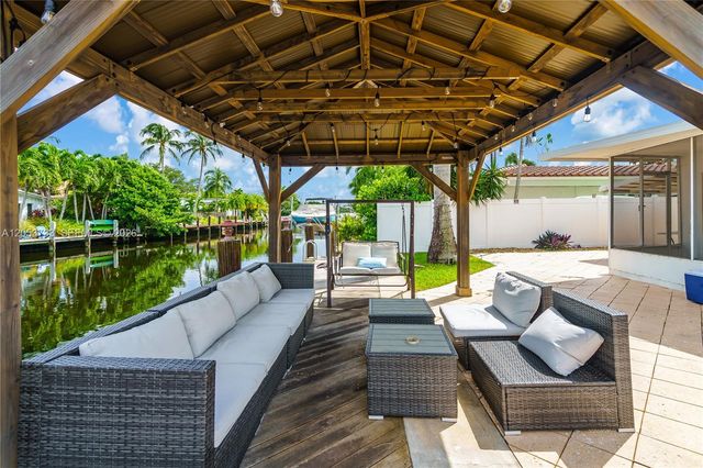 2424 NE 18th Ave, Wilton Manors, FL 33305