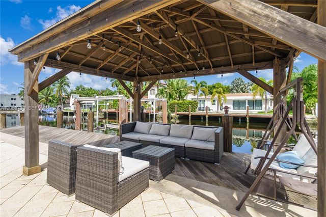 2424 NE 18th Ave, Wilton Manors, FL 33305