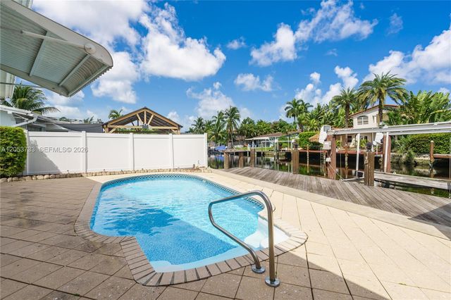 2424 NE 18th Ave, Wilton Manors, FL 33305