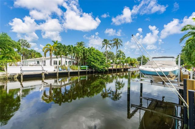 2424 NE 18th Ave, Wilton Manors, FL 33305