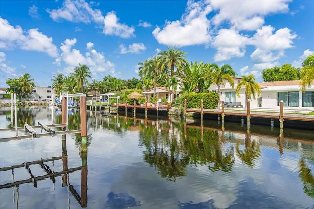 2424 NE 18th Ave, Wilton Manors, FL 33305