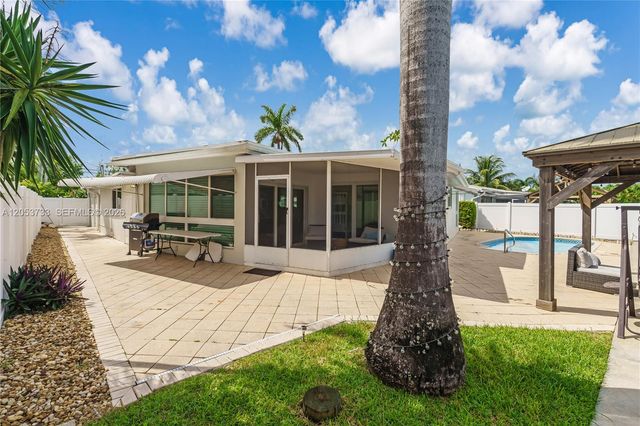 2424 NE 18th Ave, Wilton Manors, FL 33305