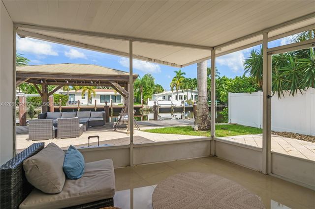 2424 NE 18th Ave, Wilton Manors, FL 33305