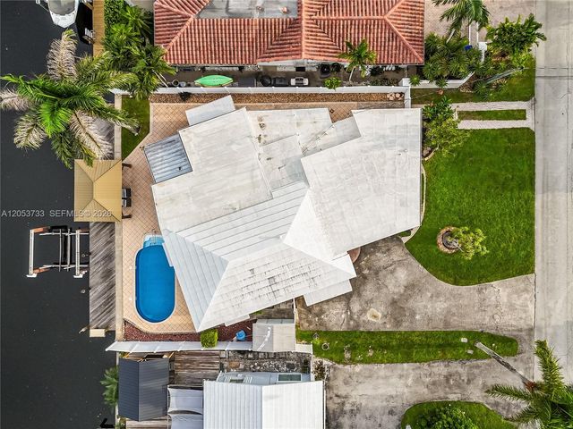 2424 NE 18th Ave, Wilton Manors, FL 33305