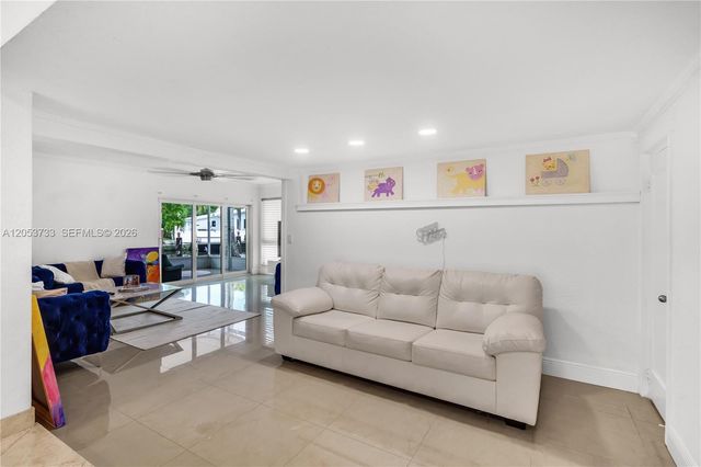 2424 NE 18th Ave, Wilton Manors, FL 33305