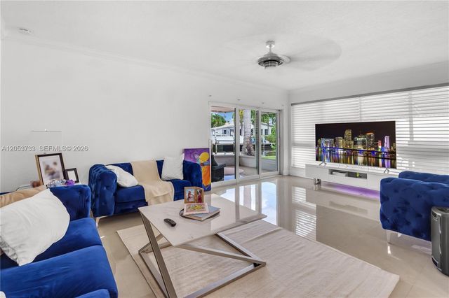 2424 NE 18th Ave, Wilton Manors, FL 33305