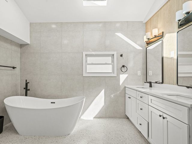 3824 Sunset Avenue, Markham, IL 60428