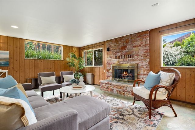 19416 84th Avenue W, Edmonds, WA 98026