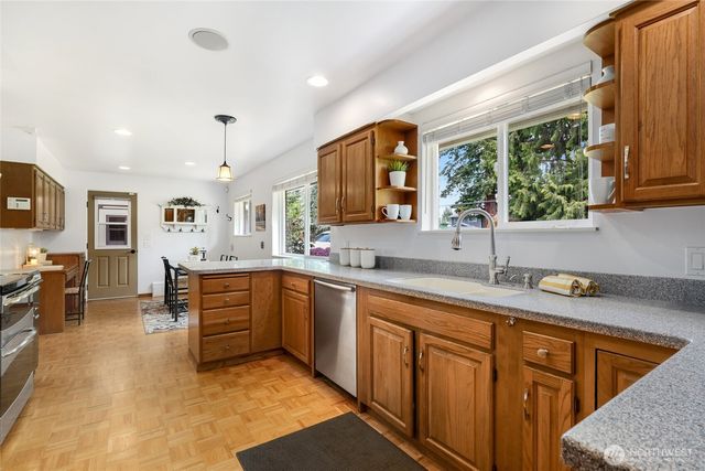 19416 84th Avenue W, Edmonds, WA 98026