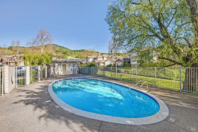 36 Bridle Path Ln, Novato, CA 94945