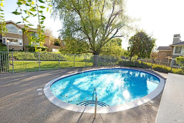 36 Bridle Path Ln, Novato, CA 94945