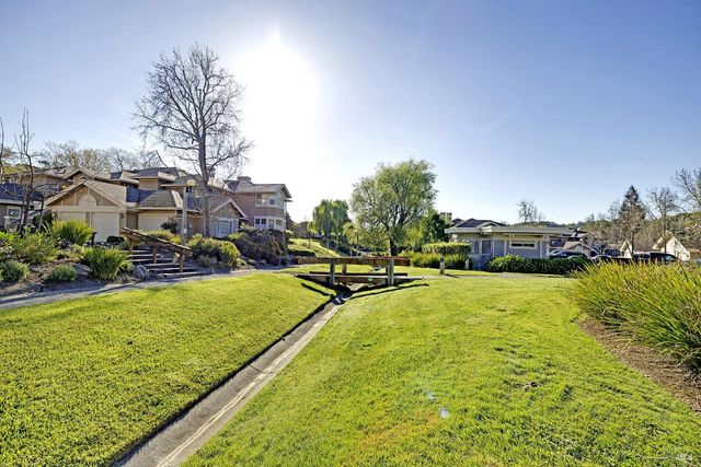 36 Bridle Path Ln, Novato, CA 94945