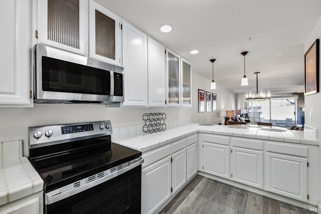 36 Bridle Path Ln, Novato, CA 94945