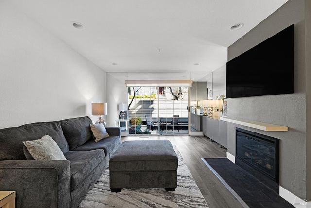 36 Bridle Path Ln, Novato, CA 94945