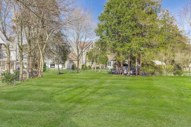 60 High St, Needham, MA 02494