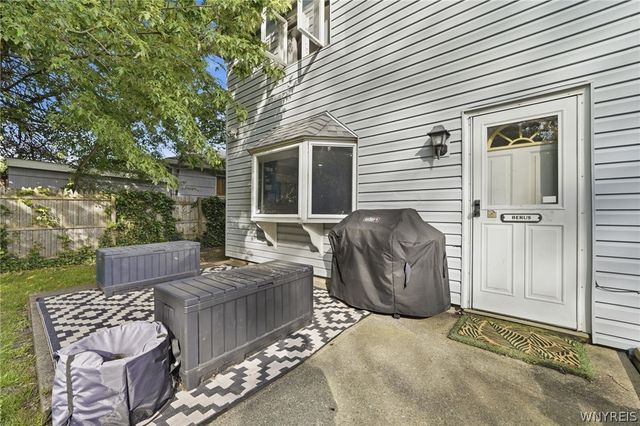 22 Newgate Road, Amherst, NY 14226