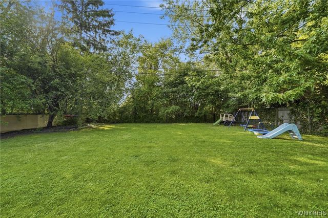 22 Newgate Road, Amherst, NY 14226