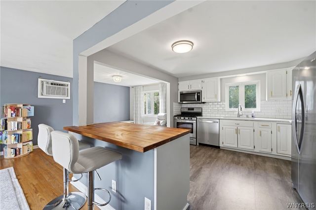 22 Newgate Road, Amherst, NY 14226
