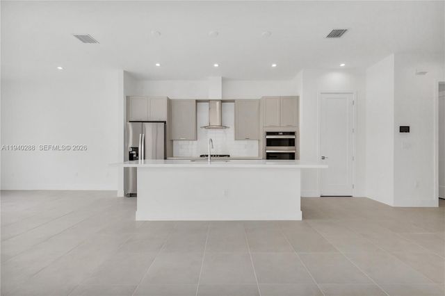 8037 NW 42nd St, Doral, FL 33166