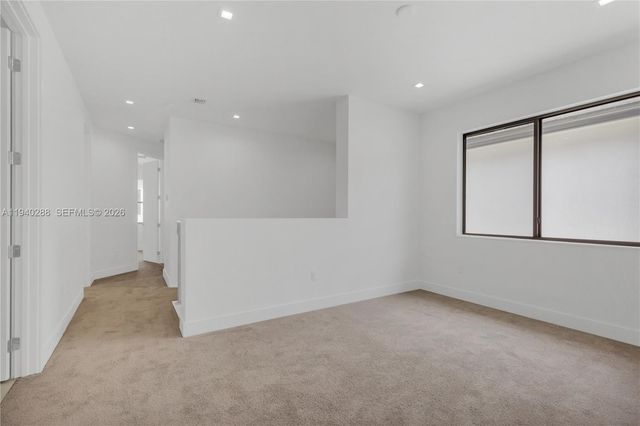 8037 NW 42nd St, Doral, FL 33166