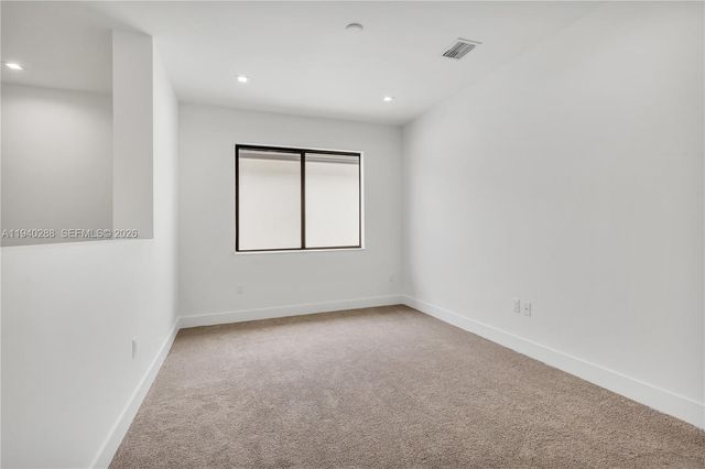 8037 NW 42nd St, Doral, FL 33166