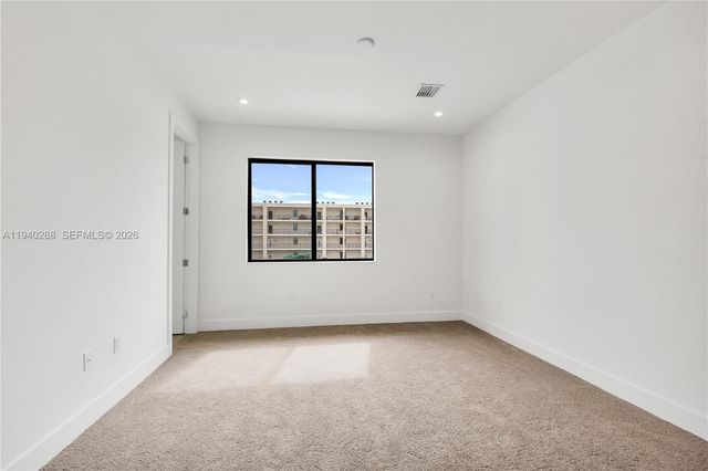 8037 NW 42nd St, Doral, FL 33166