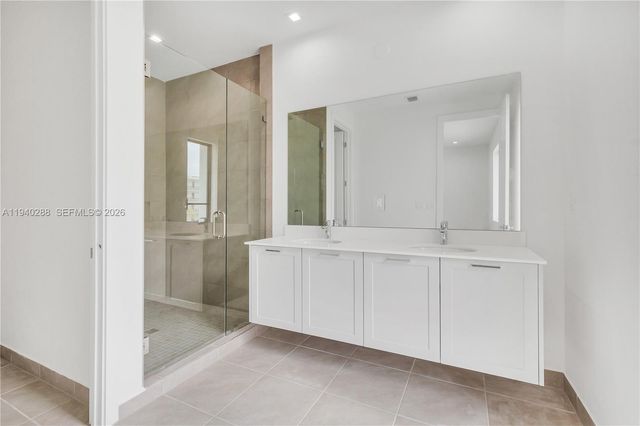 8037 NW 42nd St, Doral, FL 33166