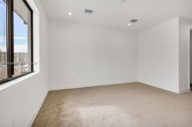 8037 NW 42nd St, Doral, FL 33166