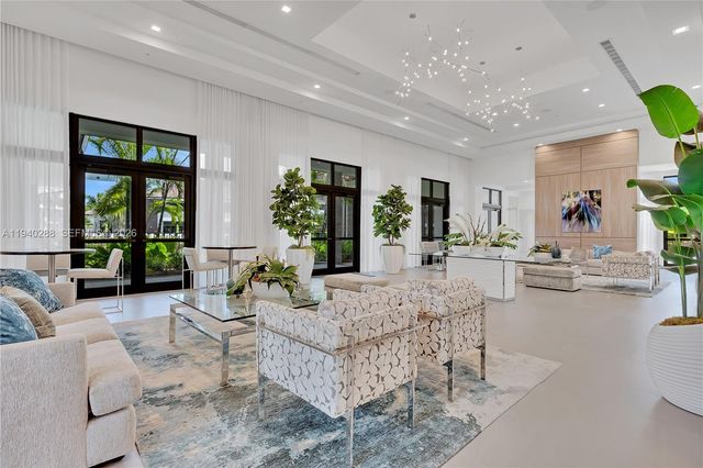 8037 NW 42nd St, Doral, FL 33166