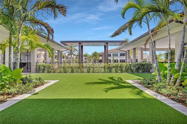 8037 NW 42nd St, Doral, FL 33166