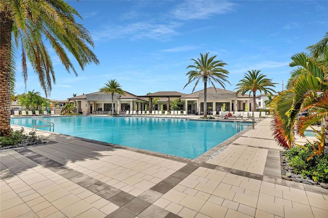 8037 NW 42nd St, Doral, FL 33166