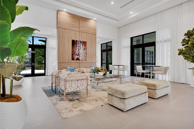 8037 NW 42nd St, Doral, FL 33166