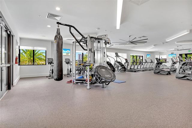 8037 NW 42nd St, Doral, FL 33166