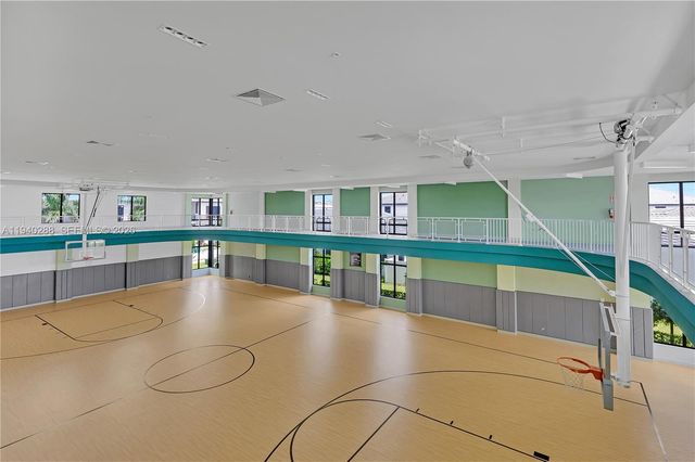 8037 NW 42nd St, Doral, FL 33166