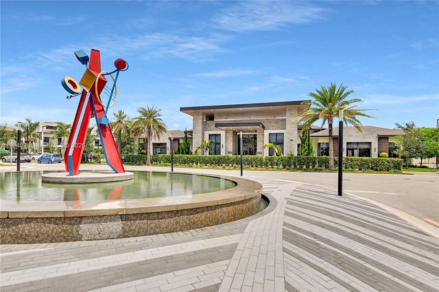 8037 NW 42nd St, Doral, FL 33166