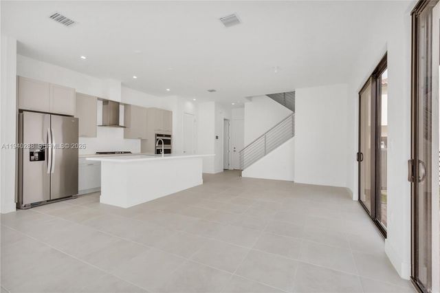 8037 NW 42nd St, Doral, FL 33166