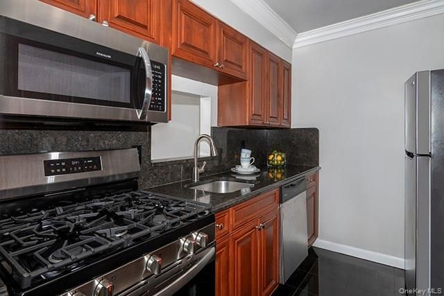 150 Lake Pointe Drive 150, Middle Island, NY 11953