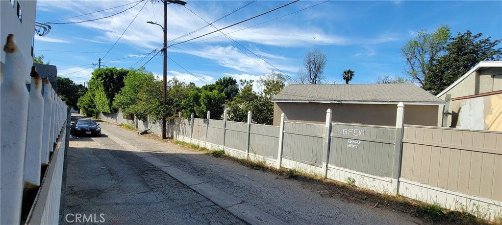 Image 12 of property listing at 6467 Woodley, Van Nuys, CA 91406