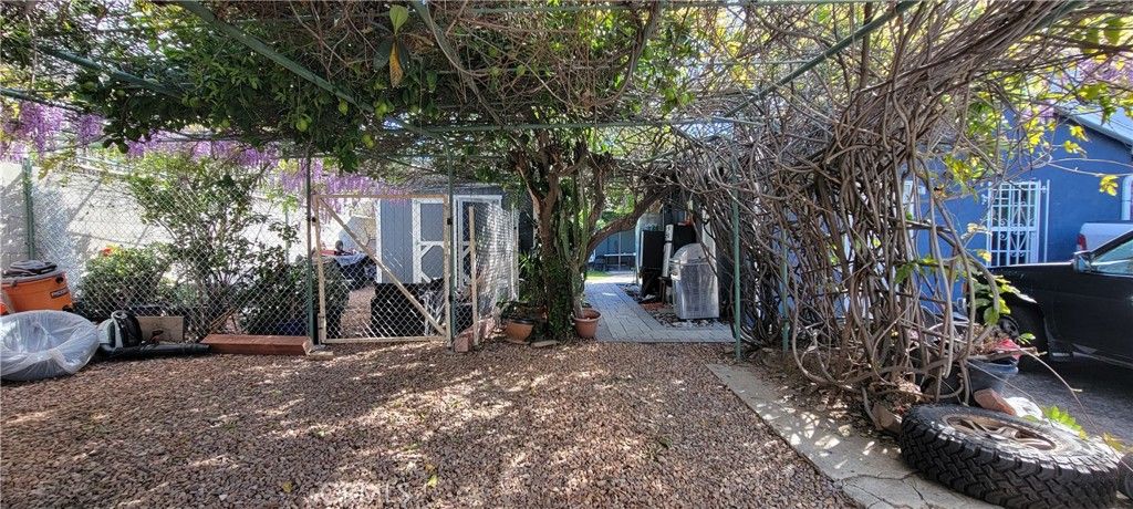 Image 14 of property listing at 6467 Woodley, Van Nuys, CA 91406