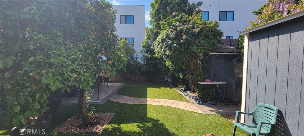 Image 8 of property listing at 6467 Woodley, Van Nuys, CA 91406