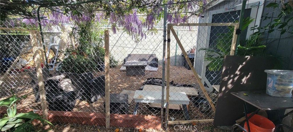 Image 9 of property listing at 6467 Woodley, Van Nuys, CA 91406