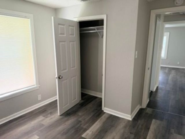 560 W PEEBLES RD, Memphis, TN 38109