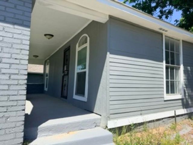 560 W PEEBLES RD, Memphis, TN 38109