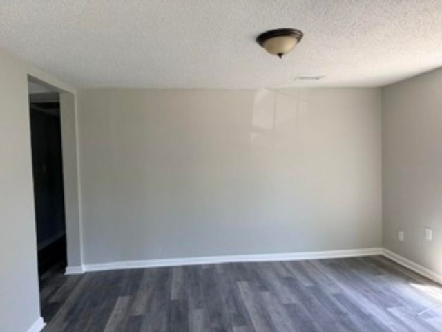 560 W PEEBLES RD, Memphis, TN 38109