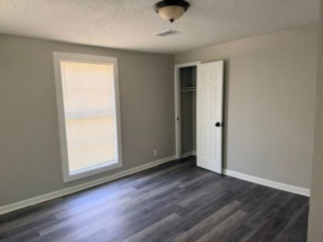 560 W PEEBLES RD, Memphis, TN 38109