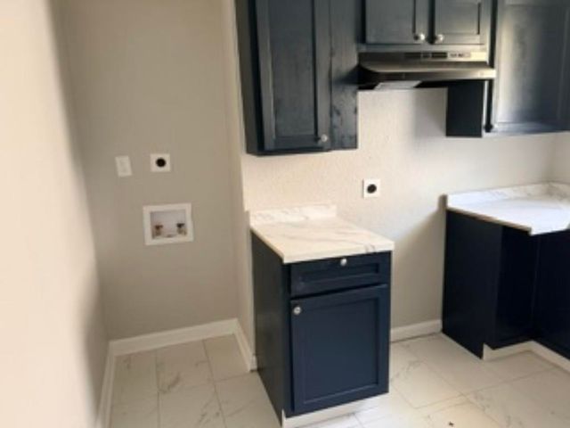 560 W PEEBLES RD, Memphis, TN 38109