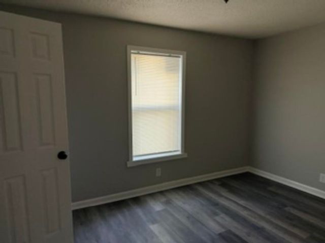 560 W PEEBLES RD, Memphis, TN 38109