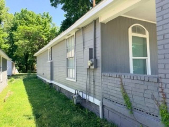 560 W PEEBLES RD, Memphis, TN 38109