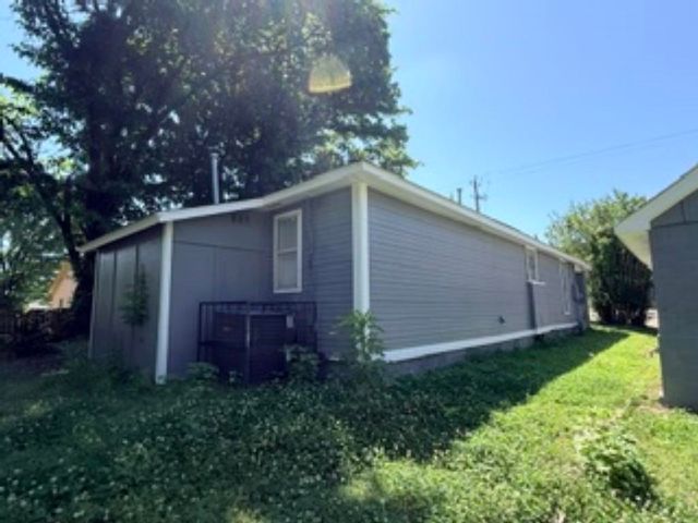 560 W PEEBLES RD, Memphis, TN 38109